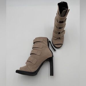 DKNY Blake lug sole peep-toe booties in a taupe suede material Sz 6